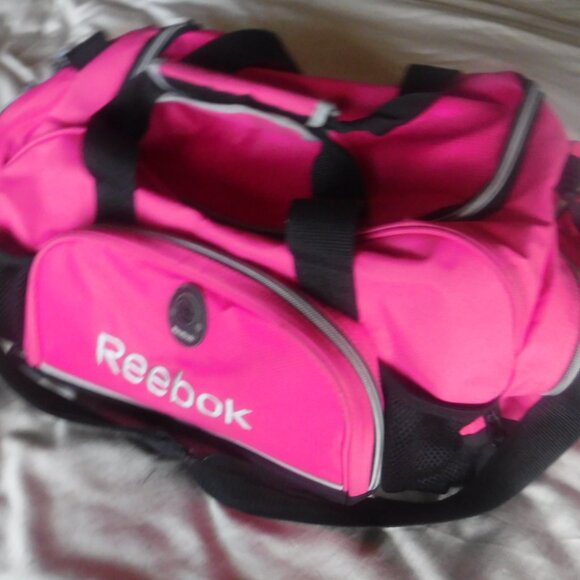 Reebok Pink Gym Duffle Duffle Bag - Picture 10 of 13